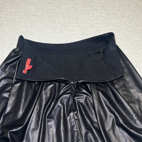 EDC Black MiNI Skirt.  Size XS. - Picture 5 of 9